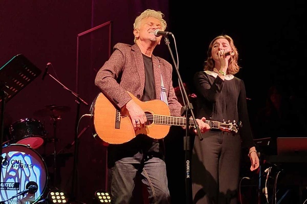 Una città per cantare, la scuola di musica di Ron, con Trinity per il talento