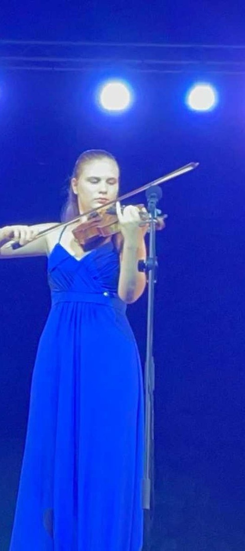 Aurora D'Arrigo al violino