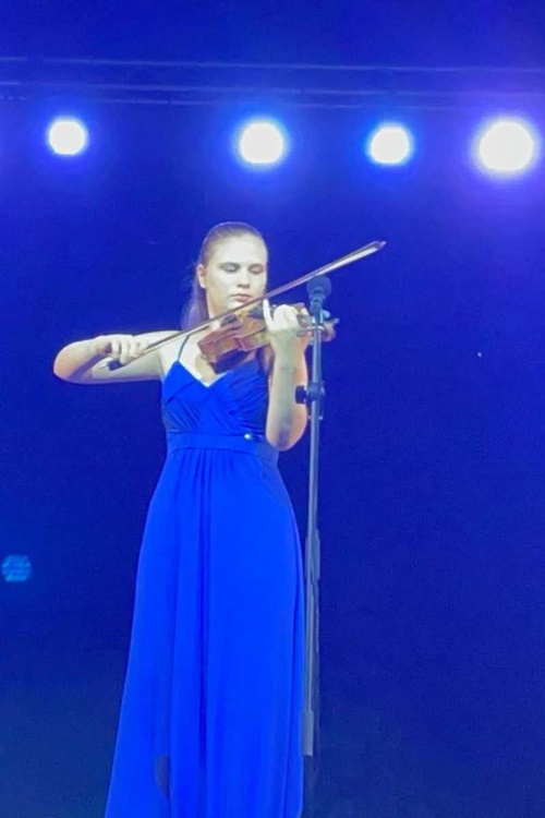 Aurora D'Arrigo al violino